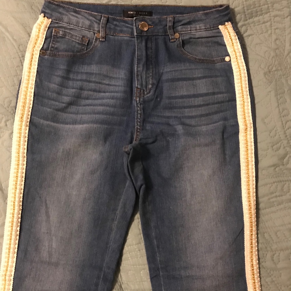 Romeo and Juliet Couture cropped jeans